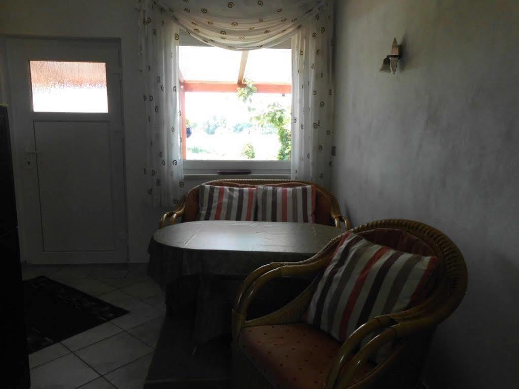 Bungalow Idylle Am See Neuruppin Ngoại thất bức ảnh
